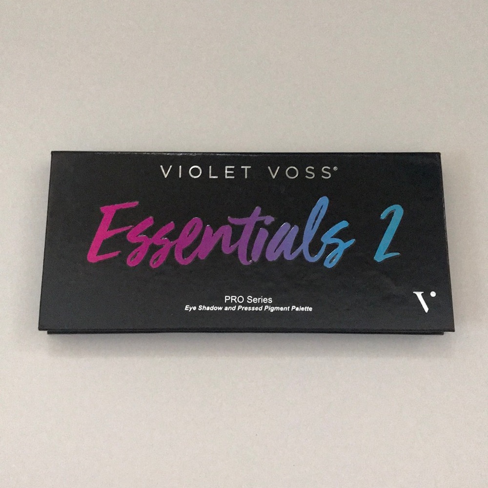 Violet Voss Essentials 2 palette